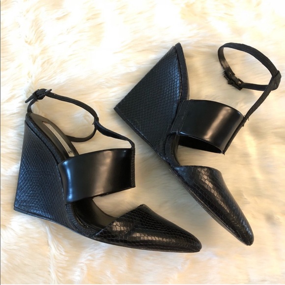 BLACK BCBG MAXAZRIA HEELS - Picture 3 of 8